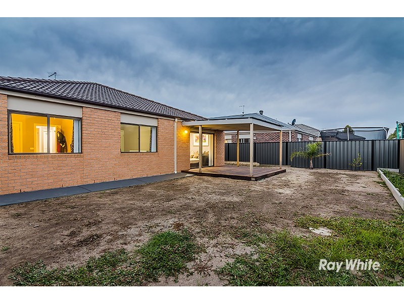 16 San Fratello Street, Clyde North VIC 3978
