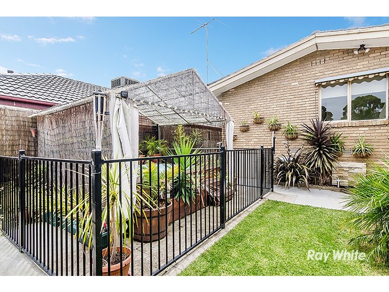1 Delmont Court, Cranbourne VIC 3977