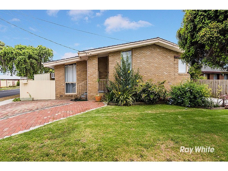 1 Delmont Court, Cranbourne VIC 3977