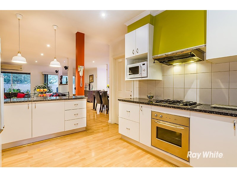 15 Edgewood Close, Narre Warren South VIC 3805