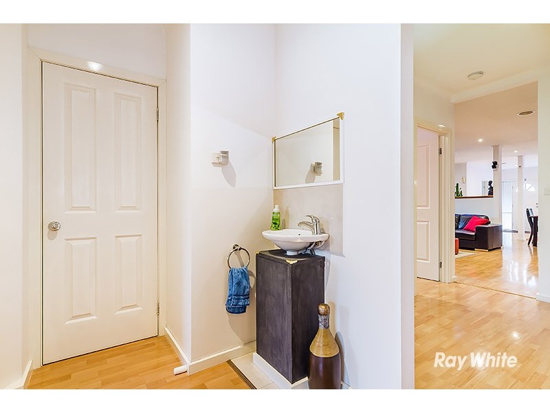 15 Edgewood Close, Narre Warren South VIC 3805