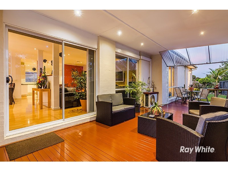 15 Edgewood Close, Narre Warren South VIC 3805