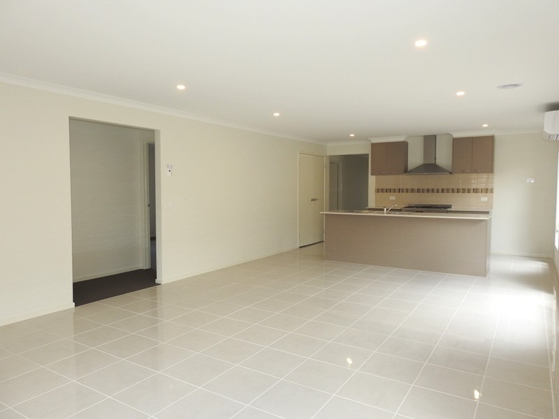 14 Anfield Road, Clyde North VIC 3978