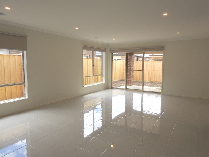 14 Anfield Road, Clyde North VIC 3978