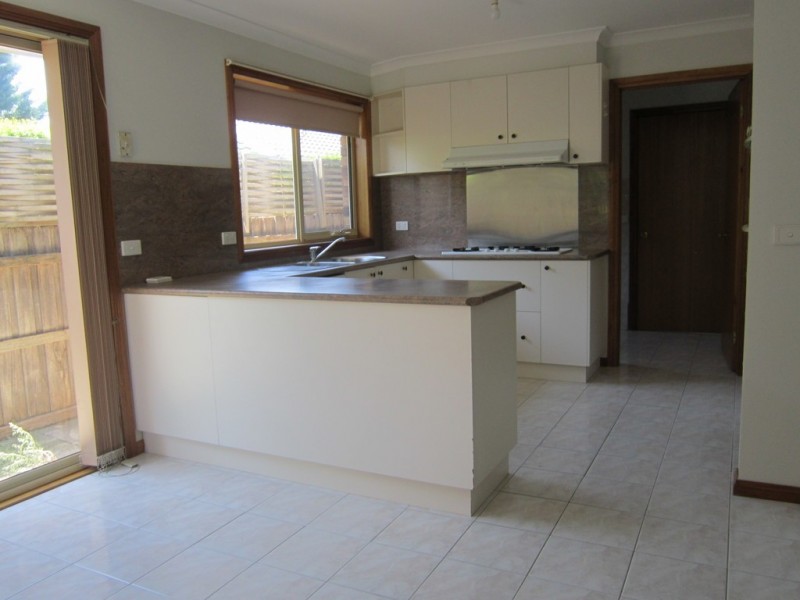 2/70 Toirram Crescent, Cranbourne VIC 3977