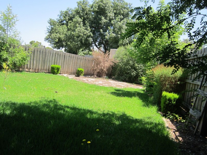 2/70 Toirram Crescent, Cranbourne VIC 3977