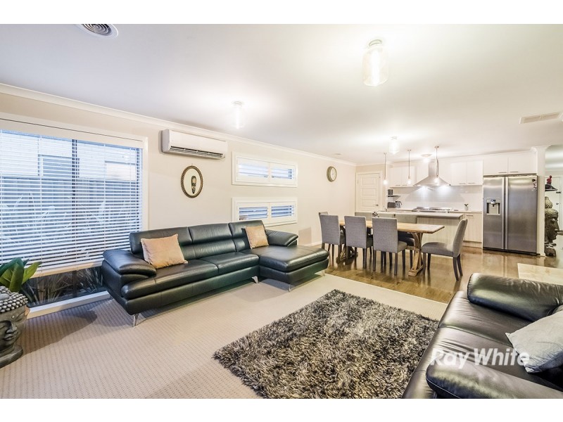 25 Rannoch Street, Cranbourne East VIC 3977