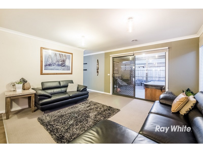 25 Rannoch Street, Cranbourne East VIC 3977