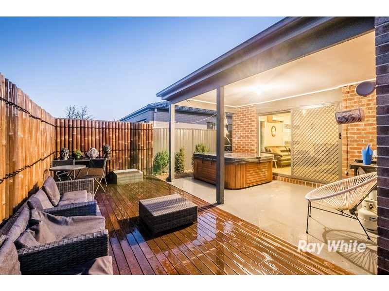25 Rannoch Street, Cranbourne East VIC 3977