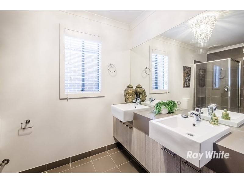 25 Rannoch Street, Cranbourne East VIC 3977