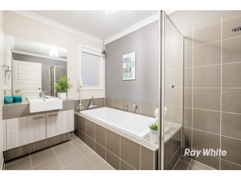 25 Rannoch Street, Cranbourne East VIC 3977