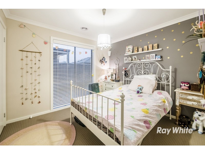 25 Rannoch Street, Cranbourne East VIC 3977