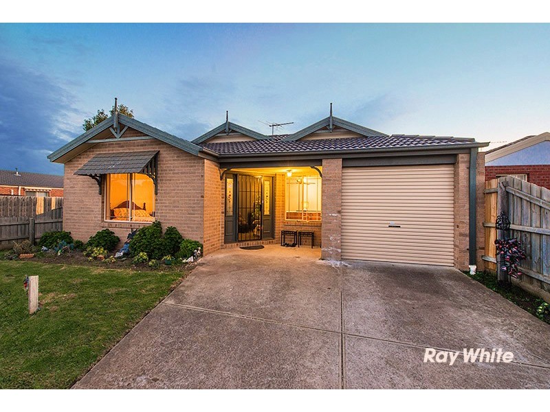 5 Calais Circuit, Cranbourne West VIC 3977