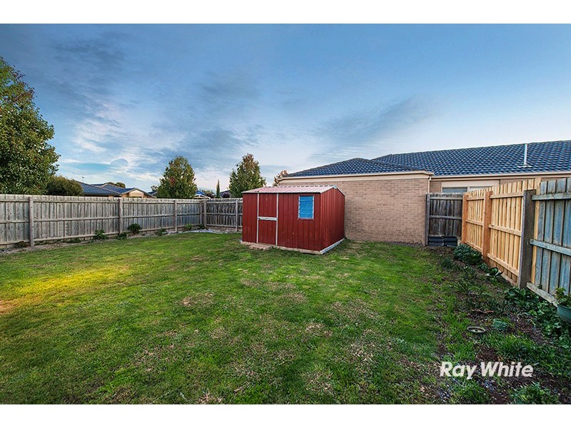 5 Calais Circuit, Cranbourne West VIC 3977