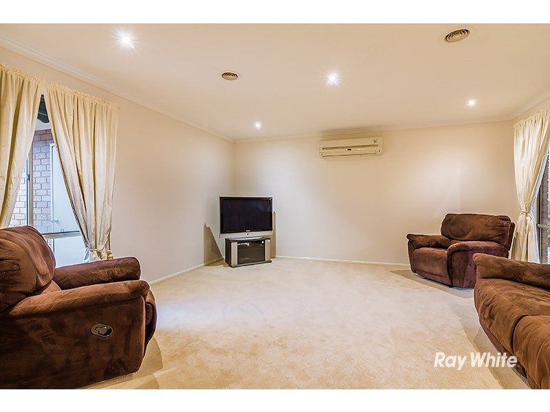10 Amity Way, Cranbourne West VIC 3977