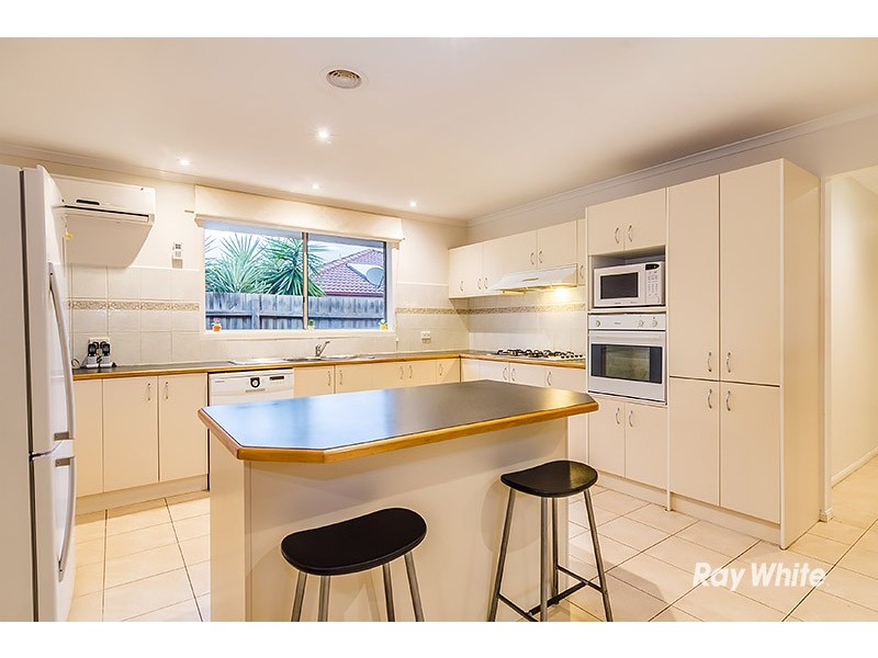 10 Amity Way, Cranbourne West VIC 3977