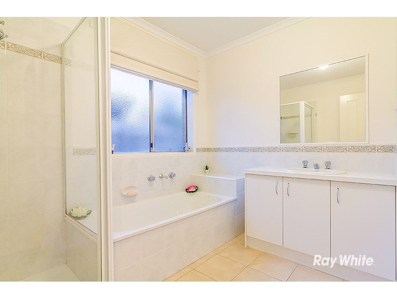 10 Amity Way, Cranbourne West VIC 3977
