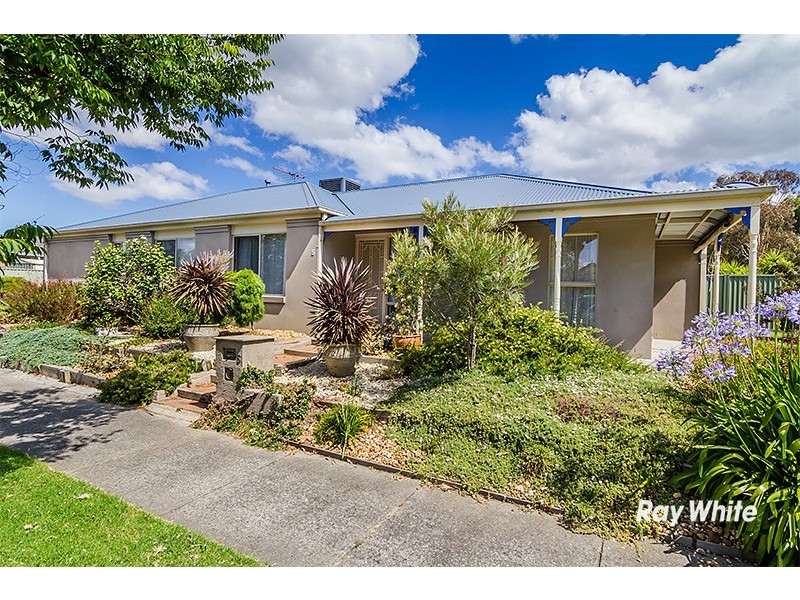 5 Greenock Crescent, Cranbourne East VIC 3977