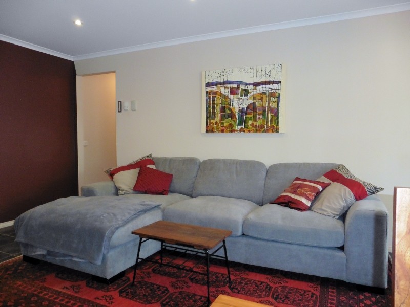 5 Greenock Crescent, Cranbourne East VIC 3977