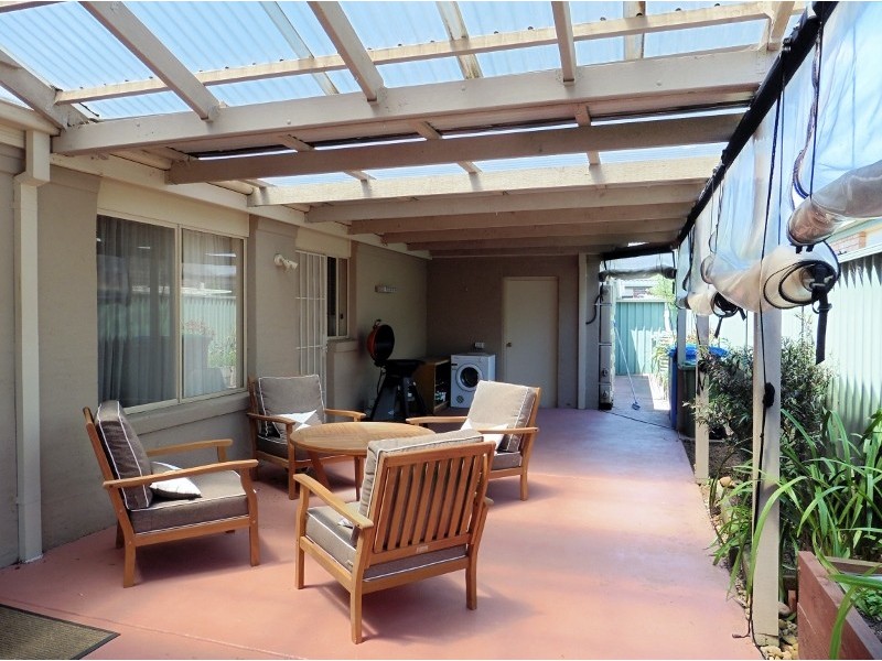 5 Greenock Crescent, Cranbourne East VIC 3977