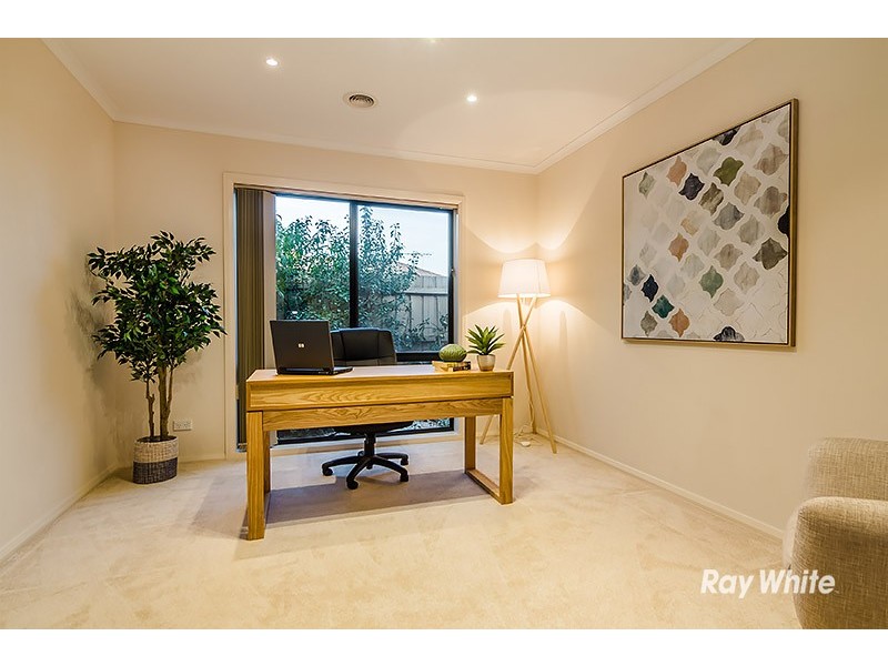 30 Aylmer Road, Lynbrook VIC 3975