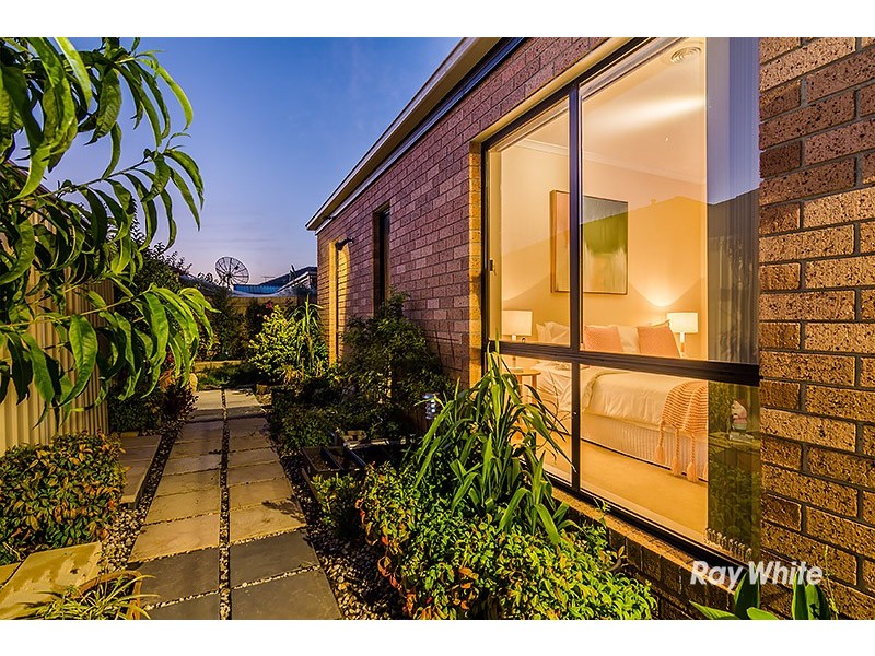 30 Aylmer Road, Lynbrook VIC 3975