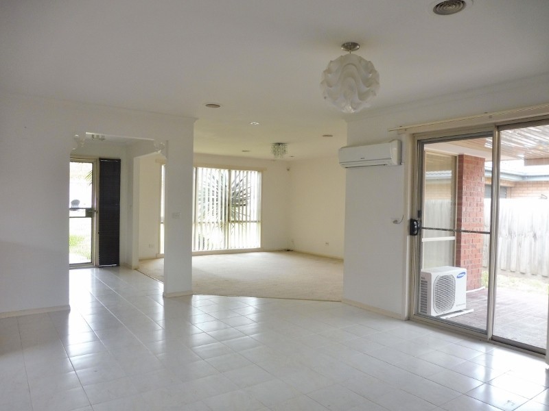 7 Olive Road, Hampton Park VIC 3976