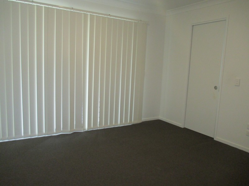 8 Mitta Mitta Street, Clyde North VIC 3978