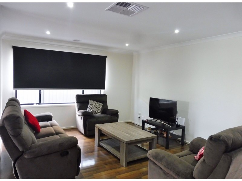 12 Clarence Place, Cranbourne East VIC 3977