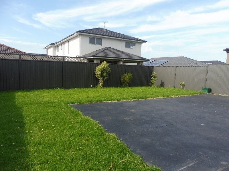 12 Clarence Place, Cranbourne East VIC 3977