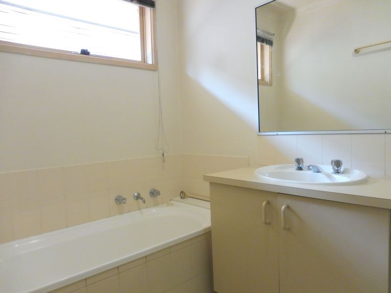 8 Eliza Street, Cranbourne North VIC 3977