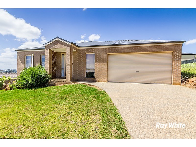 16 Summerhill Boulevard, Drouin VIC 3818