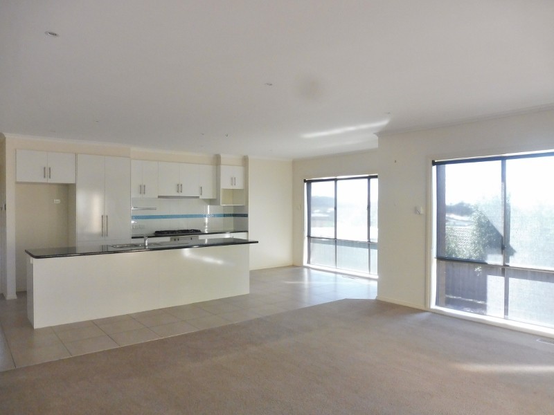 16 Summerhill Boulevard, Drouin VIC 3818