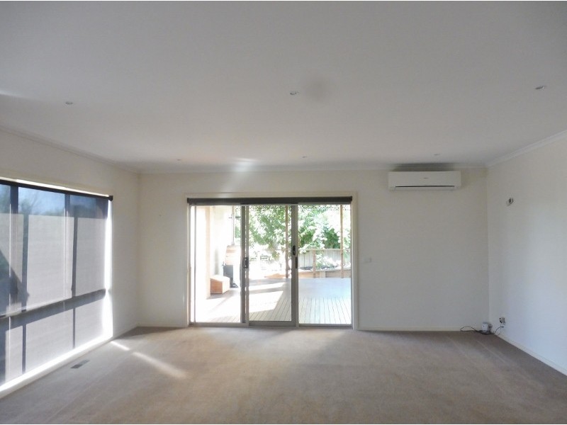 16 Summerhill Boulevard, Drouin VIC 3818