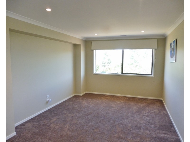 2 Crepe Avenue, Cranbourne West VIC 3977