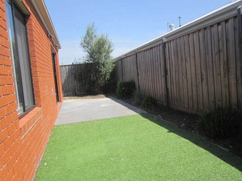 19 Markbeech Crescent, Officer VIC 3809