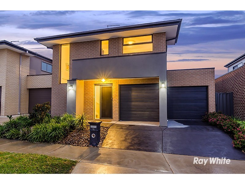 15 Canmore Street, Cranbourne East VIC 3977