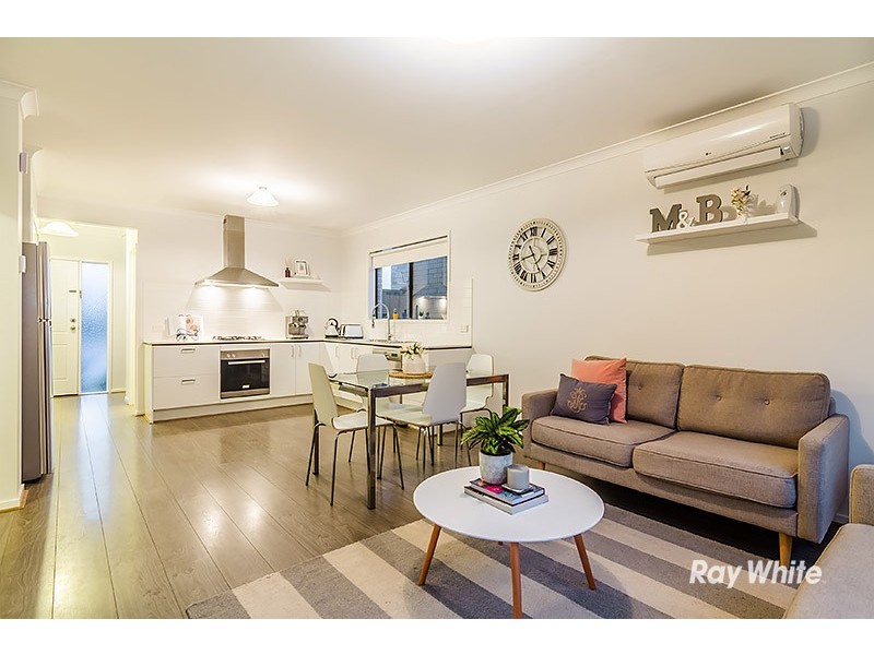 15 Canmore Street, Cranbourne East VIC 3977