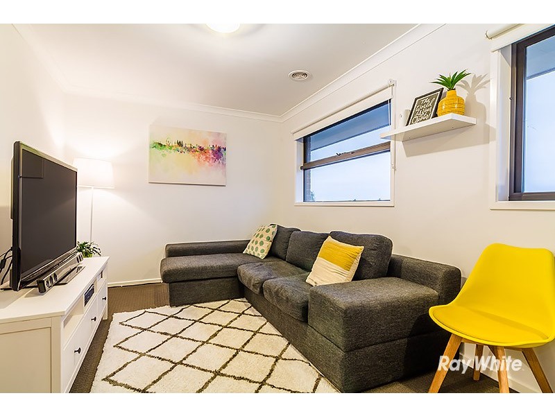 15 Canmore Street, Cranbourne East VIC 3977