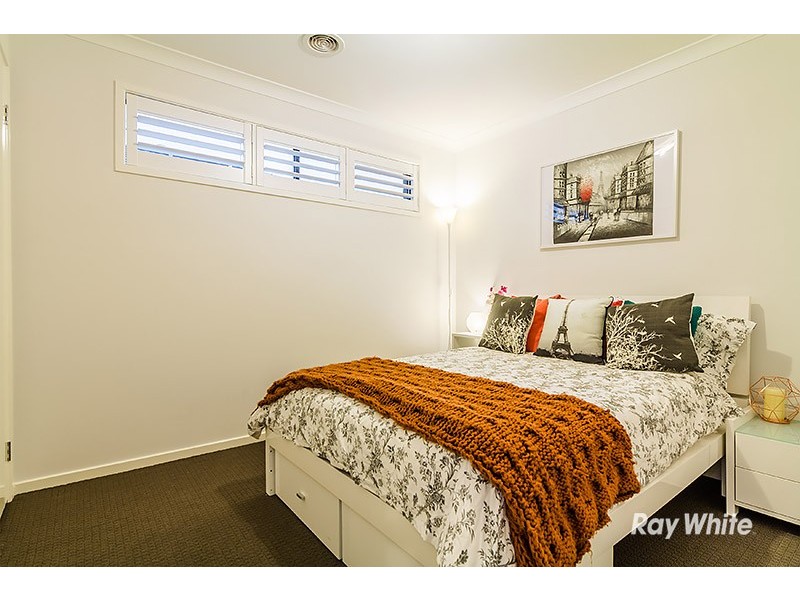 15 Canmore Street, Cranbourne East VIC 3977