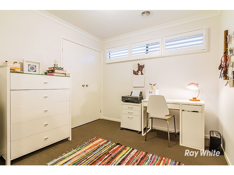 15 Canmore Street, Cranbourne East VIC 3977