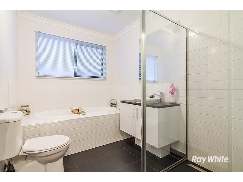 15 Canmore Street, Cranbourne East VIC 3977