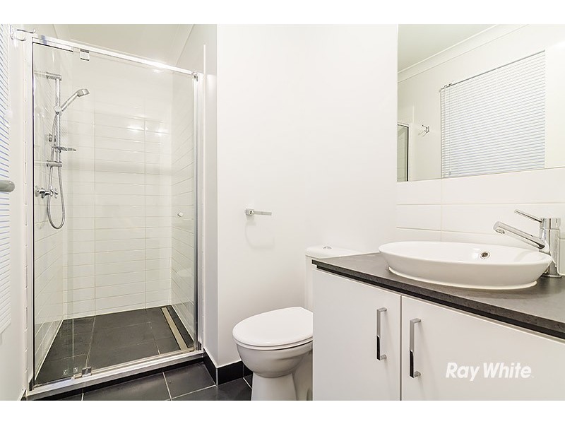 15 Canmore Street, Cranbourne East VIC 3977