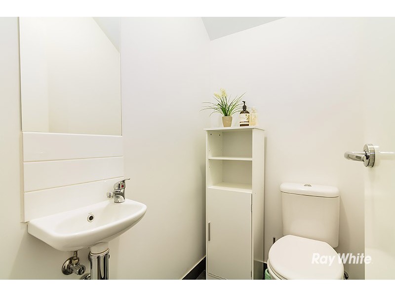 15 Canmore Street, Cranbourne East VIC 3977