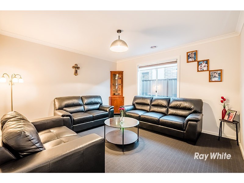 39 Falabela Road, Clyde North VIC 3978