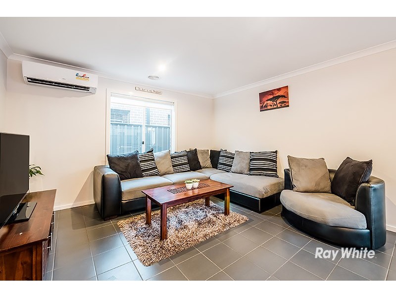 39 Falabela Road, Clyde North VIC 3978