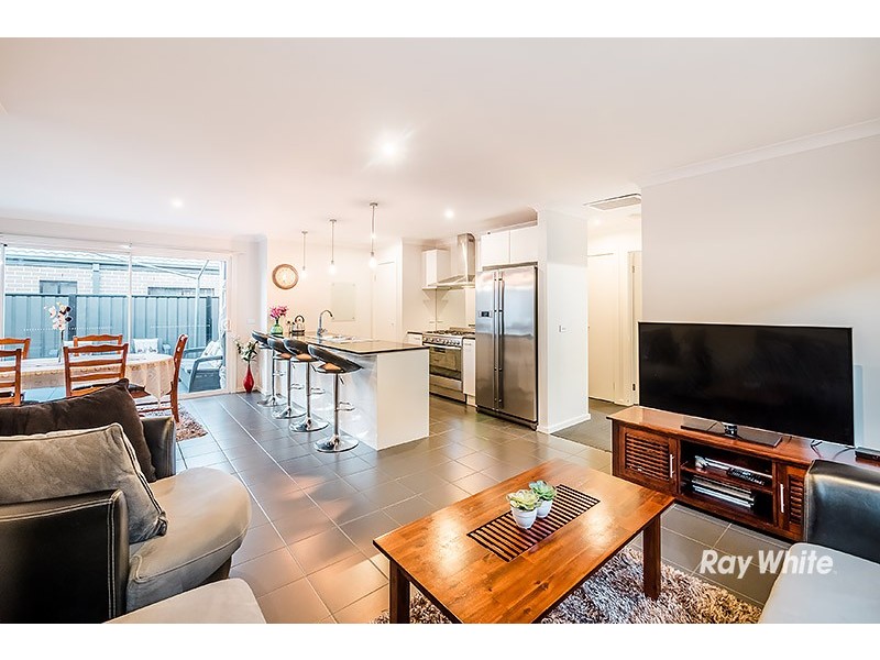 39 Falabela Road, Clyde North VIC 3978