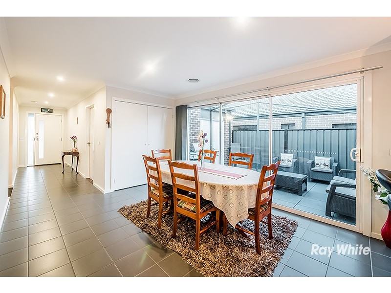 39 Falabela Road, Clyde North VIC 3978