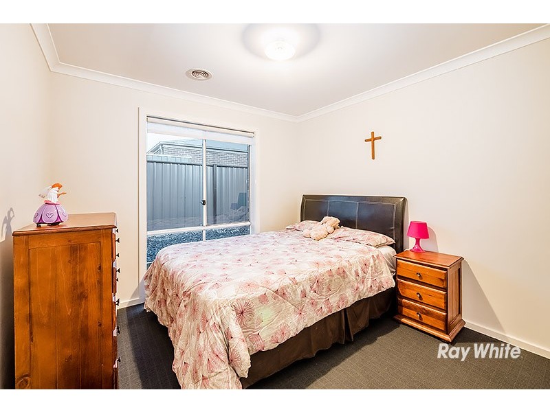 39 Falabela Road, Clyde North VIC 3978