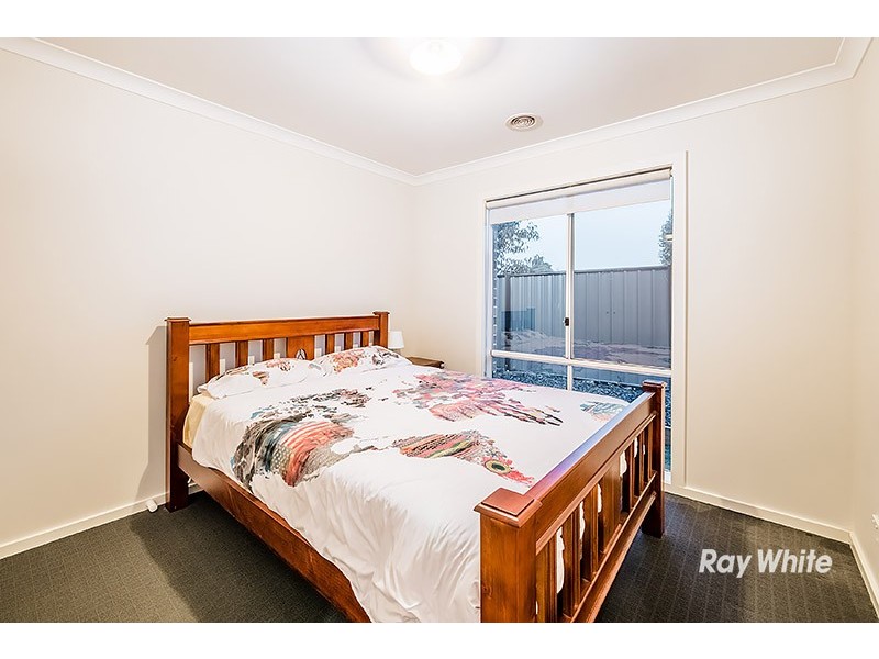 39 Falabela Road, Clyde North VIC 3978